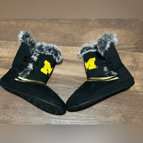 University of Michigan Wolverines black faux fur slipper booties size 9 10 - Picture 3 of 6